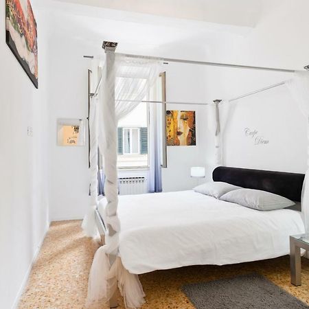 Carpe Diem Arno Apartment Флоренція Екстер'єр фото